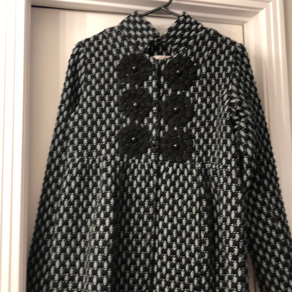 Cute jacket! Does have some unthreading in a couple places